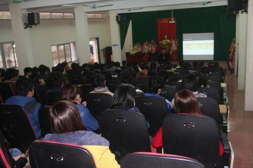 SV lắng nghe tại Open Talk ở Fpoly TH SV lắng nghe tại Open Talk ở Fpoly TH