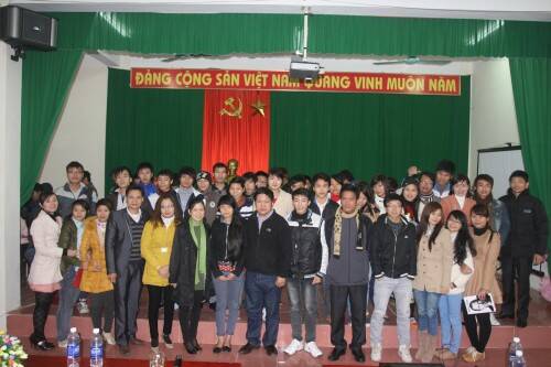 Chụp hình cùng SV Fpoly TH Chụp hình cùng SV Fpoly TH