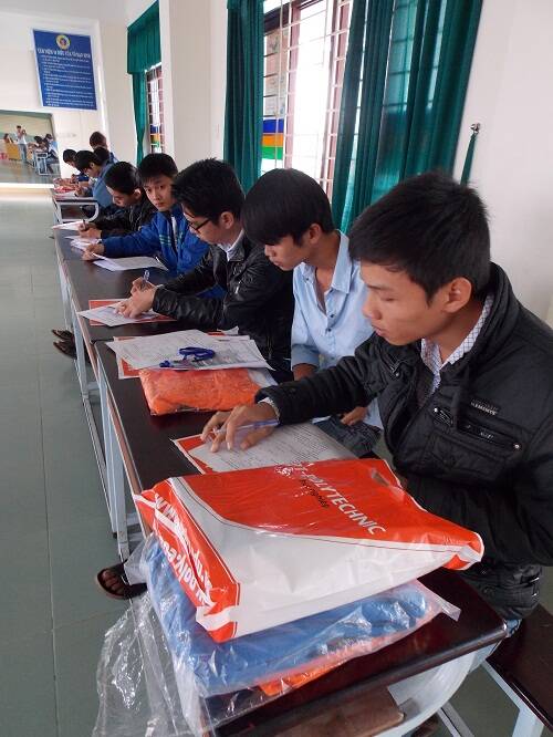 Tân SV Fpoly ĐN đăng ký nhập học