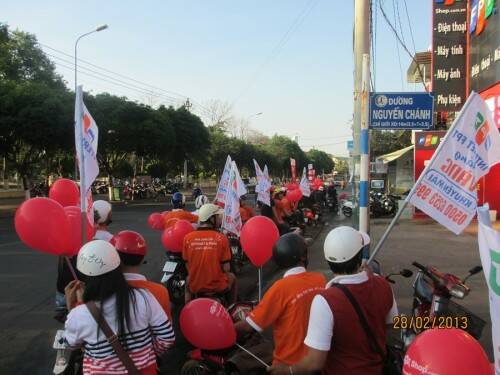 Đại gia đình FPT Đắk Lắk trong buổi diễu hành