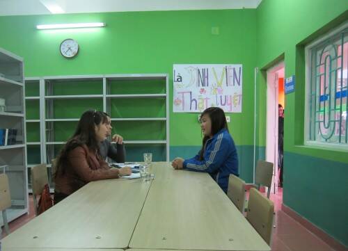 Sinh viên FPT Polytechnic Thanh Hóa trả lời câu hỏi của nhà tuyển dụng
