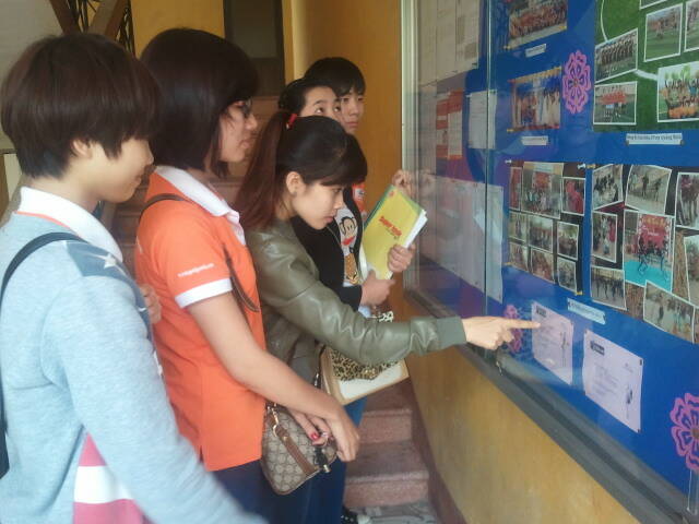 Sinh viên FPT Polytechnic Quảng Ninh xem thông tin tuyển dụng