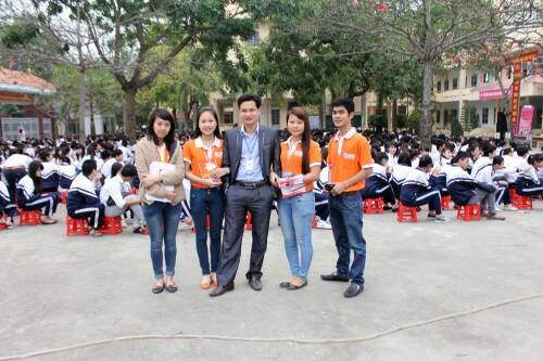Anh Lê Hồng Hà cùng sinh viên FPT Polytechnic Thanh Hóa Anh Lê Hồng Hà cùng sinh viên FPT Polytechnic Thanh Hóa