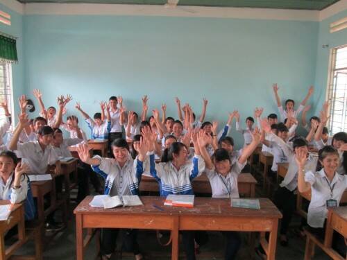 FPT Polytechnic Đắk Lắk tổ chức trò chơi cùng các em học sinh FPT Polytechnic Đắk Lắk tổ chức trò chơi cùng các em học sinh