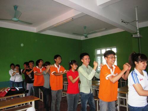 Sinh viên FPT Polytechnic Thanh Hóa tham gia trò chơi