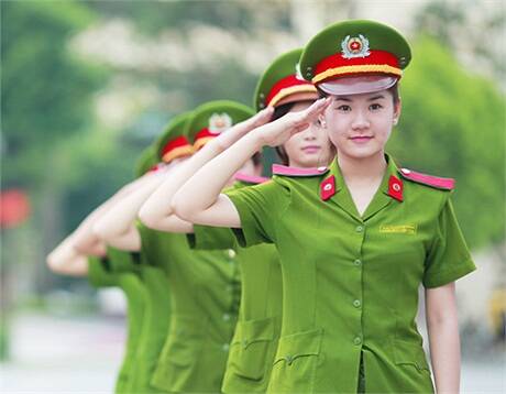nu-sinh-canh-sat-giaoduc.net.vn (2)_copy