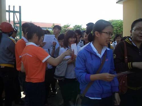 Các thí sinh nhận thông tin từ FPT Polytechnic Tây Nguyên