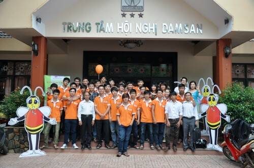Tập thể FPT Polytechnic Tây Nguyên chụp hình lưu niệm