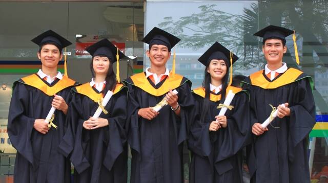 Sinh viên khóa 6, FPT Polytechnic Hà Nội nhận bằng tốt nghiệp