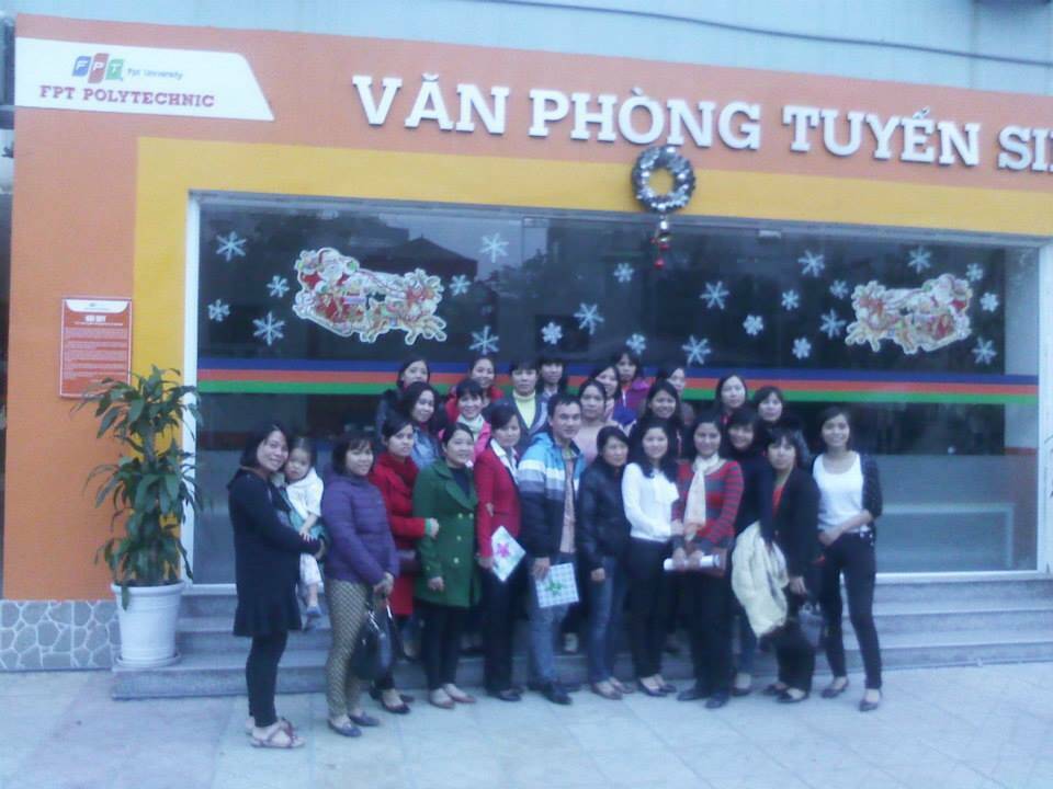Cán bộ Trung tâm Sao Mai tại Cao đẳng thực hành FPT Polytechnic Hà Nội. Cán bộ Trung tâm Sao Mai tại Cao đẳng thực hành FPT Polytechnic Hà Nội.
