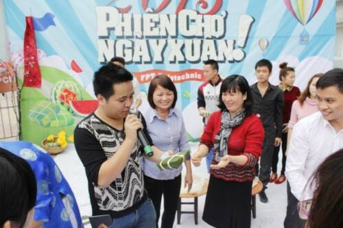 Chương trình "Phiên chợ ngày xuân" tái hiện không khí ngày xuân của Cao đẳng thực hành FPT Polytechnic Hà Nội. Chương trình "Phiên chợ ngày xuân" tái hiện không khí ngày xuân của Cao đẳng thực hành FPT Polytechnic Hà Nội.