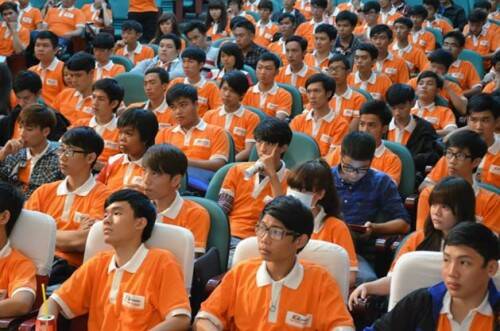 sinh viên Cao đẳng thực hành FPT Polytechnic Hồ Chí Minh háo hức tham dự tuần định hướng