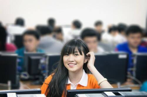 Hãy luôn tươi cười để vượt qua những khoa khăn trong cuộc sống. Hãy luôn tươi cười để vượt qua những khó khăn trong cuộc sống.