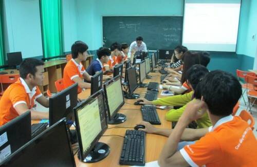 Cao đẳng thực hành FPT Polytechnic nghiêm cấm cán bộ, giảng viên nhận quà biếu của học sinh