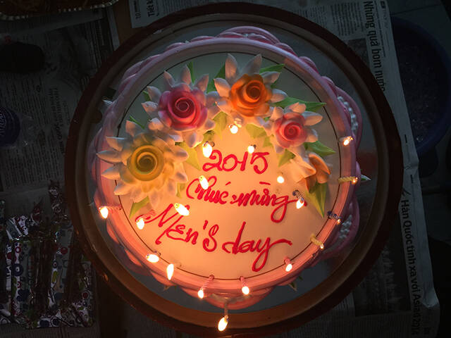 Bánh dành cho ngày Men 's Day được các chị dành tặng đấng mày râu là cán bộ, giảng viên Cao đẳng thực hành FPT Polytechnic Hồ Chí Minh.