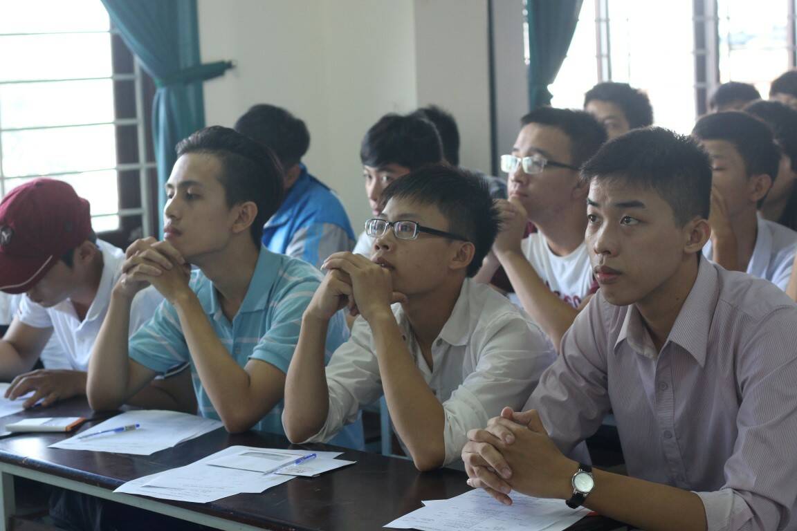Tân sinh viên Khóa 11.3 - Đợt 2 trong ngày tựu trường tại Cao đẳng thực hành FPT Polytechnic Đà Nẵng. Tân sinh viên Khóa 11.3 - Đợt 2 trong ngày tựu trường tại Cao đẳng thực hành FPT Polytechnic Đà Nẵng.