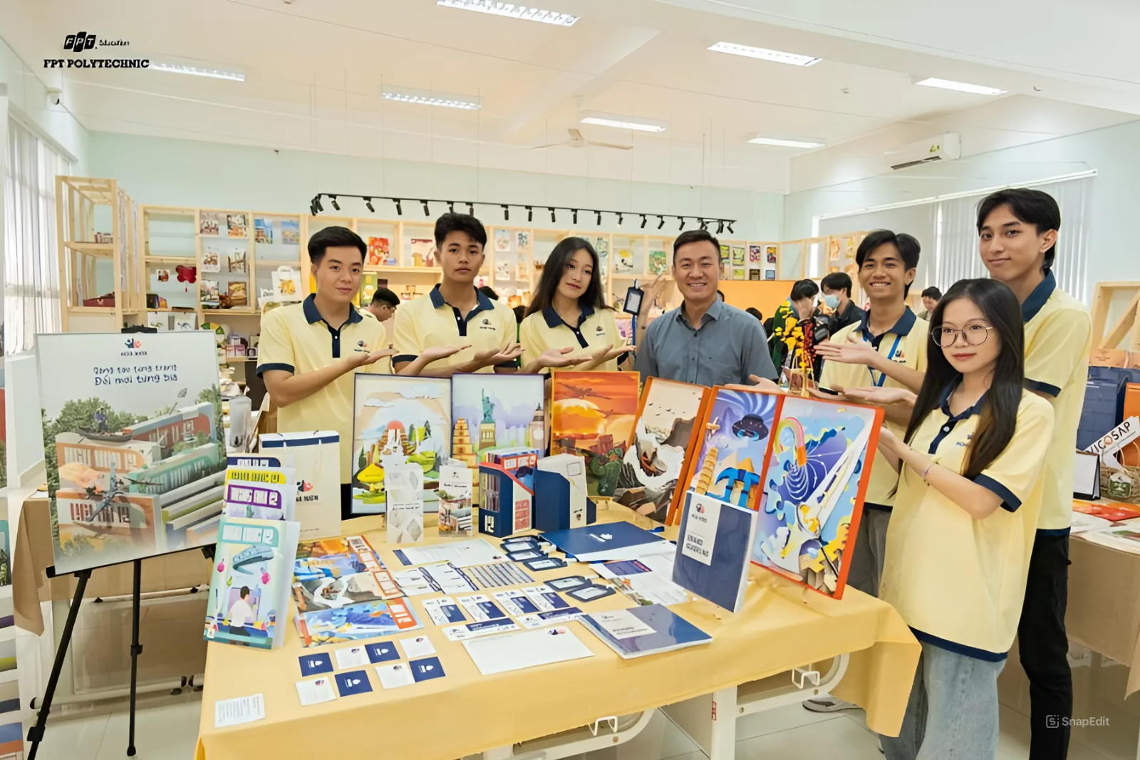 Doanh nghiệp trực tiếp tham gia chấm dự án tốt nghiệp săn Job ngay tại trường