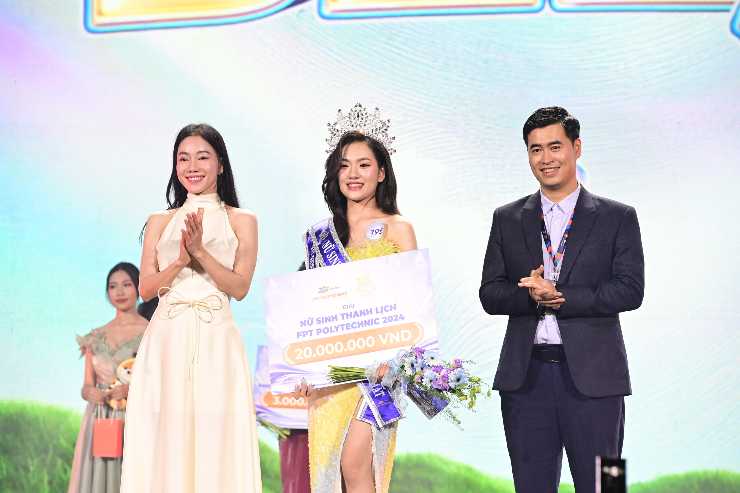 Cao Mỹ Quyên xuất sắc đăng quang Nữ Sinh Thanh Lịch FPT Polytechnic 2024 TP HCM