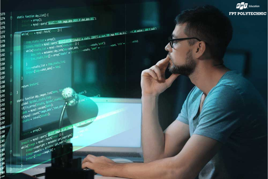 Nên học chuyên ngành lập trình Web hay lập trình Mobile?
