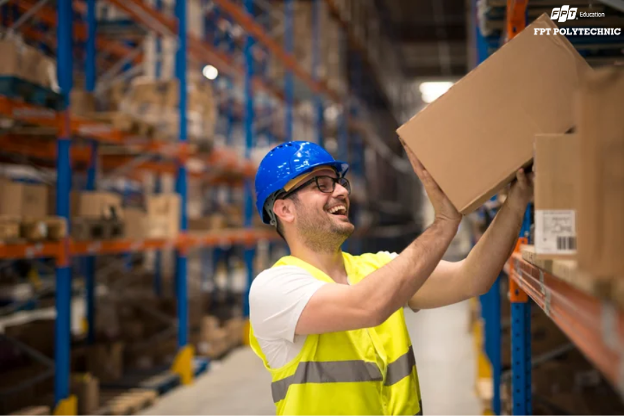 Chuyên ngành Logistic mang lại cơ hội việc làm rất lớn cho sinh viên