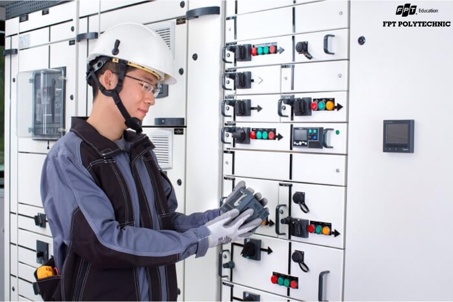 Mức lương sau khi tốt nghiệp chuyên ngành điện công nghiệp ở Việt Nam năm 2025