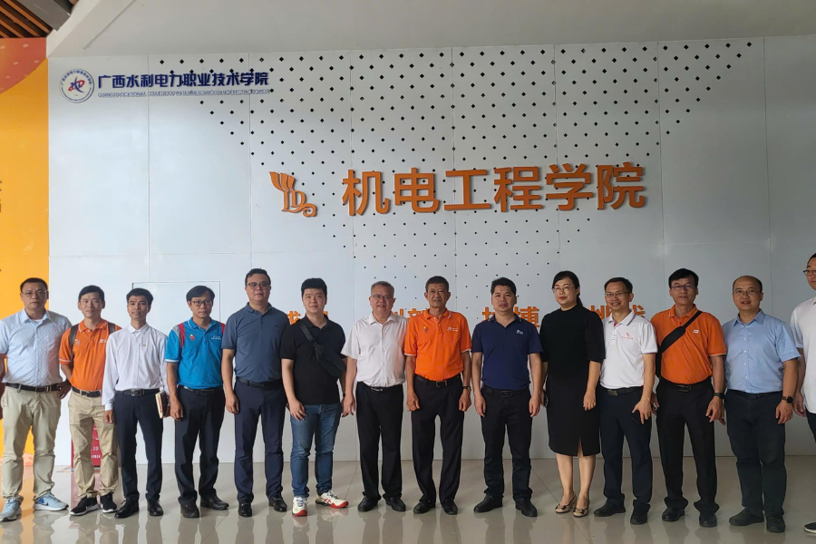 Trải nghiệm học tập thực chiến, đào tạo gắn liền với doanh nghiệp