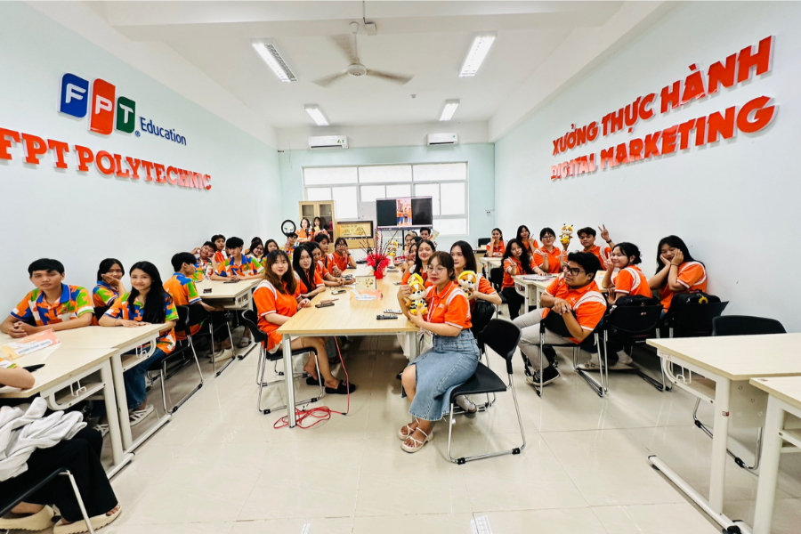 Sinh viên học Digital Marketing tại FPT Polytechnic được học tập trong một môi trường hiện đại, năng động với đầy đủ cơ sở vật chất phục vụ cho việc học lý thuyết lẫn thực hành.