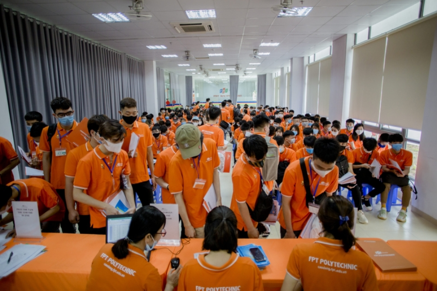 Khi lựa chọn nơi học, chi phí đào tạo là yếu tố không thể bỏ qua, nhất là với ngành học có yêu cầu cao về công nghệ như AI.