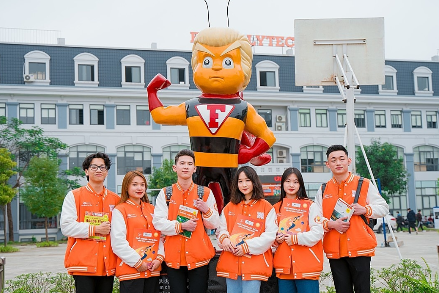 Chương trình đào tạo lập trình mobile được thiết kế bài bản, luôn cập nhật công nghệ mới giúp sinh viên bắt kịp xu hướng và nhu cầu thực tế