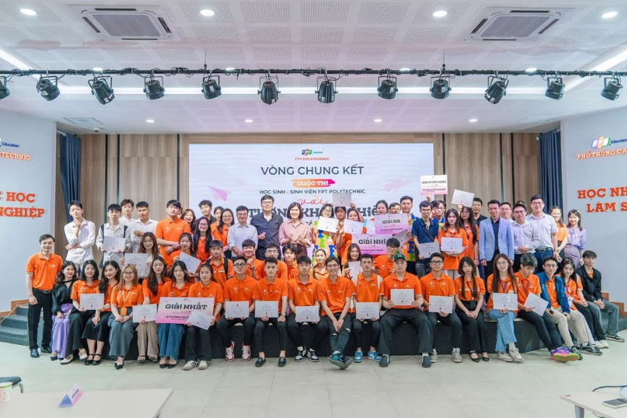 Với những bạn sinh viên có máu kinh doanh, FPT Polytechnic tạo điều kiện tối đa thông qua các sân chơi khởi nghiệp và chương trình ươm mầm ý tưởng.