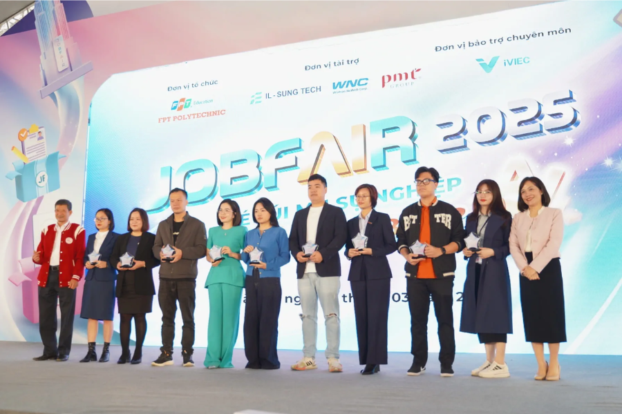 FPT Polytechnic, sinh viên được học tập trong môi trường năng động, sáng tạo, nhiều hoạt động phong phú giúp phát triển toàn diện cả kỹ năng chuyên môn lẫn kỹ năng mềm.