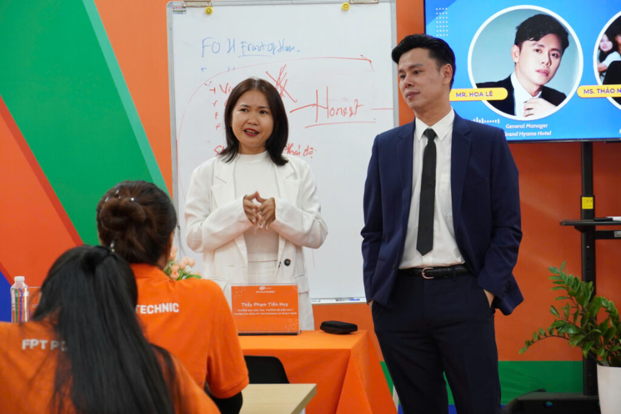 Trong hành trình định hướng nghề nghiệp, việc có một người hướng dẫn đáng tin cậy sẽ giúp bạn rút ngắn rất nhiều thời gian và tránh được những sai lầm không đáng có.