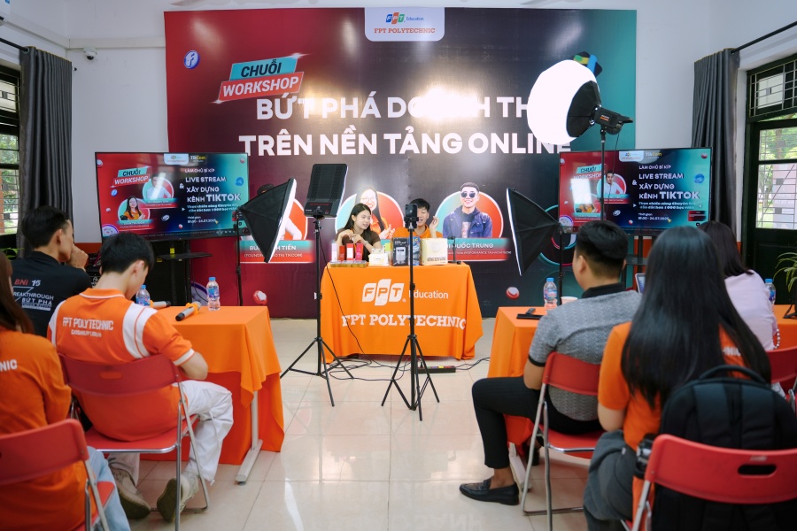Thương mại điện tử (TMĐT) đang là ngành học “bùng nổ” cùng sự phát triển mạnh mẽ của các nền tảng mua sắm online như Shopee, Tiki, Lazada, TikTok Shop…