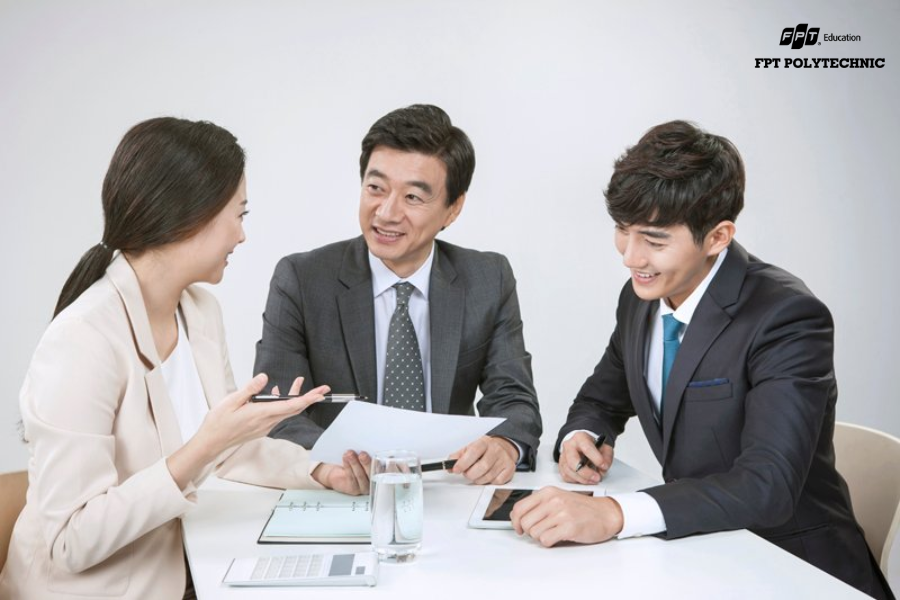Phiên và biên dịch tiếng Hàn là lựa chọn hàng đầu cho những ai giỏi tiếng Hàn bởi công việc này đòi hỏi khả năng sử dụng ngôn ngữ linh hoạt, chính xác trong nhiều ngữ cảnh khác nhau.