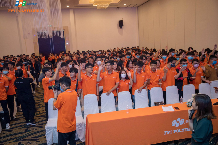 Việc ứng dụng công nghệ trong giảng dạy, như phần mềm học trực tuyến và lớp học tương tác, giúp quá trình tiếp thu kiến thức trở nên sinh động và dễ nhớ hơn.