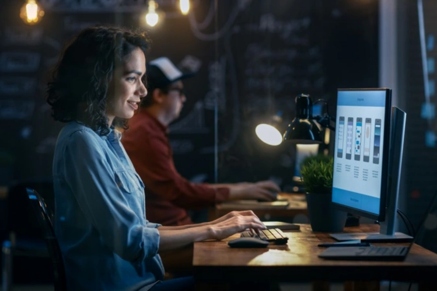 Muốn tăng thu nhập, bạn cần liên tục học hỏi công nghệ mới, xây dựng portfolio ấn tượng, trau dồi ngoại ngữ,...
