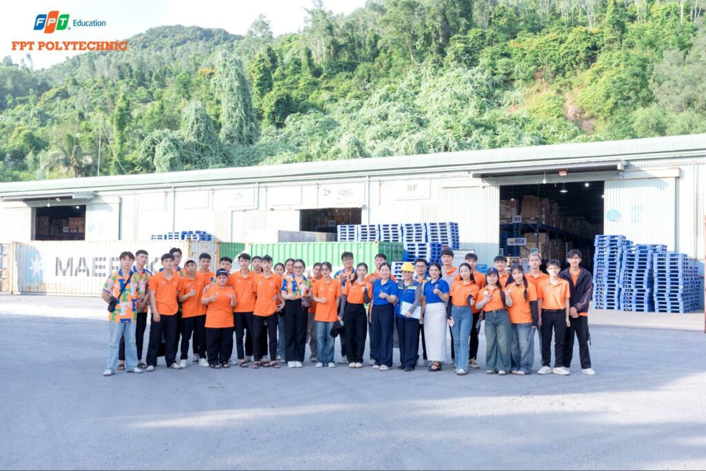 Sinh viên chuyên ngành Logistics FPT Polytechnic Đà Nẵng trải nghiệm nghề nghiệp, học từ thực tế - Cao Đẳng FPT Polytechnic