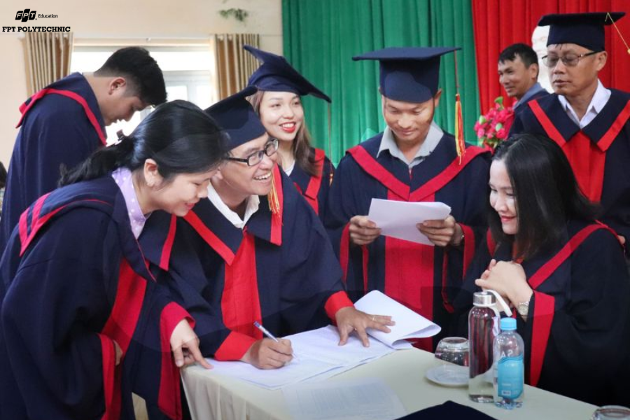 Một trong những ưu điểm lớn của chương trình liên thông là rút ngắn thời gian học nhờ công nhận tín chỉ đã hoàn thành ở bậc cao đẳng.