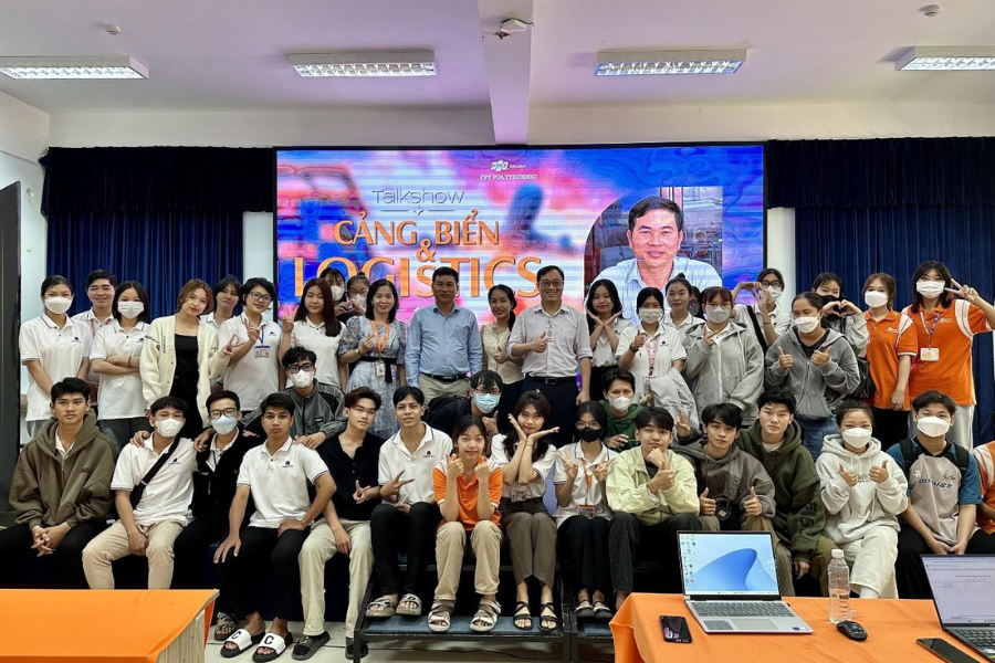 Sinh viên chuyên ngành Quản lý Vận tải và Dịch vụ Logistics thường xuyên được tham gia vào các buổi talkshow và workshop chuyên đề.