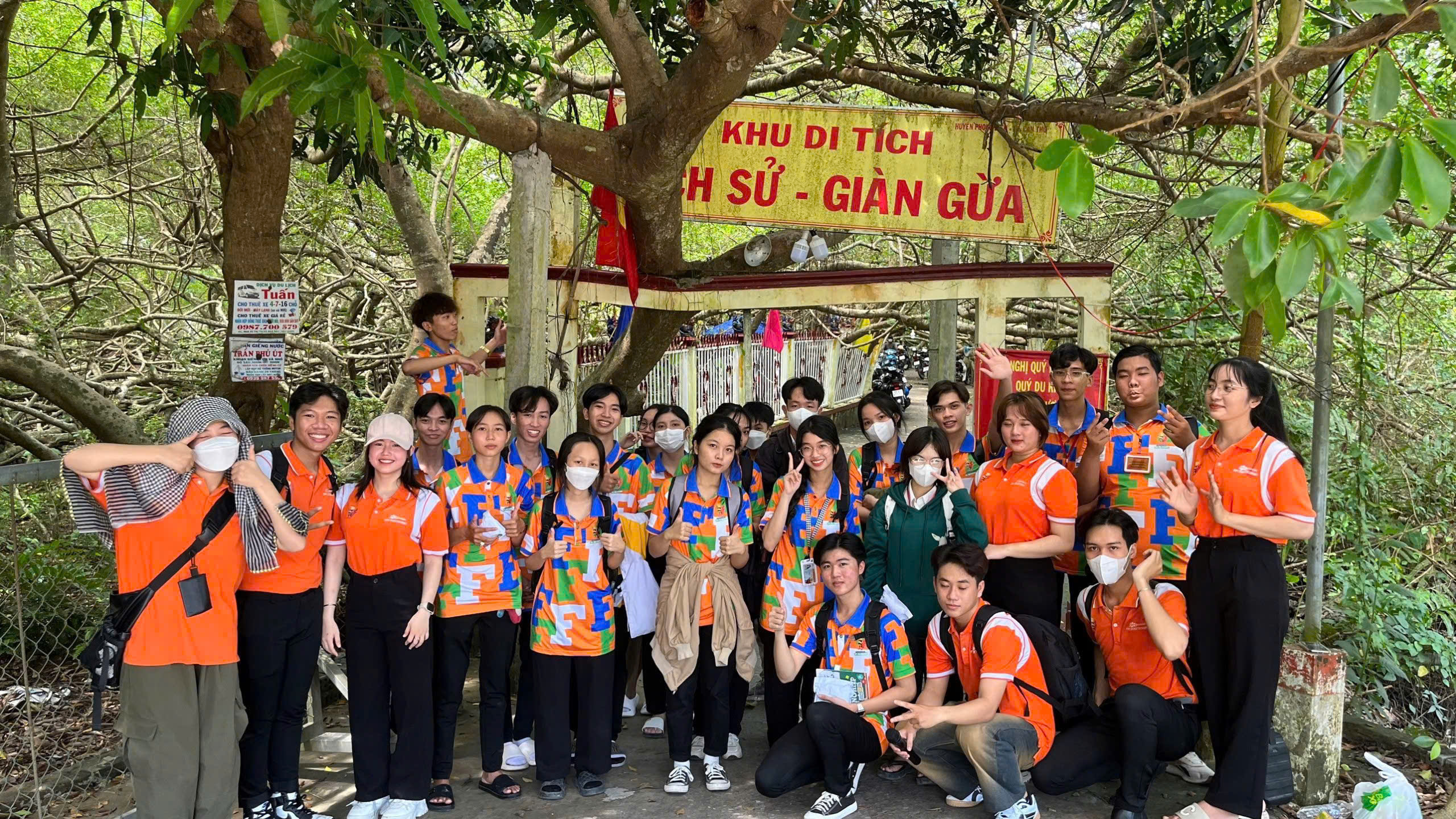 CLB hướng dẫn viên giúp sinh viên FPT Polytechnic rèn luyện kỹ năng thực tế