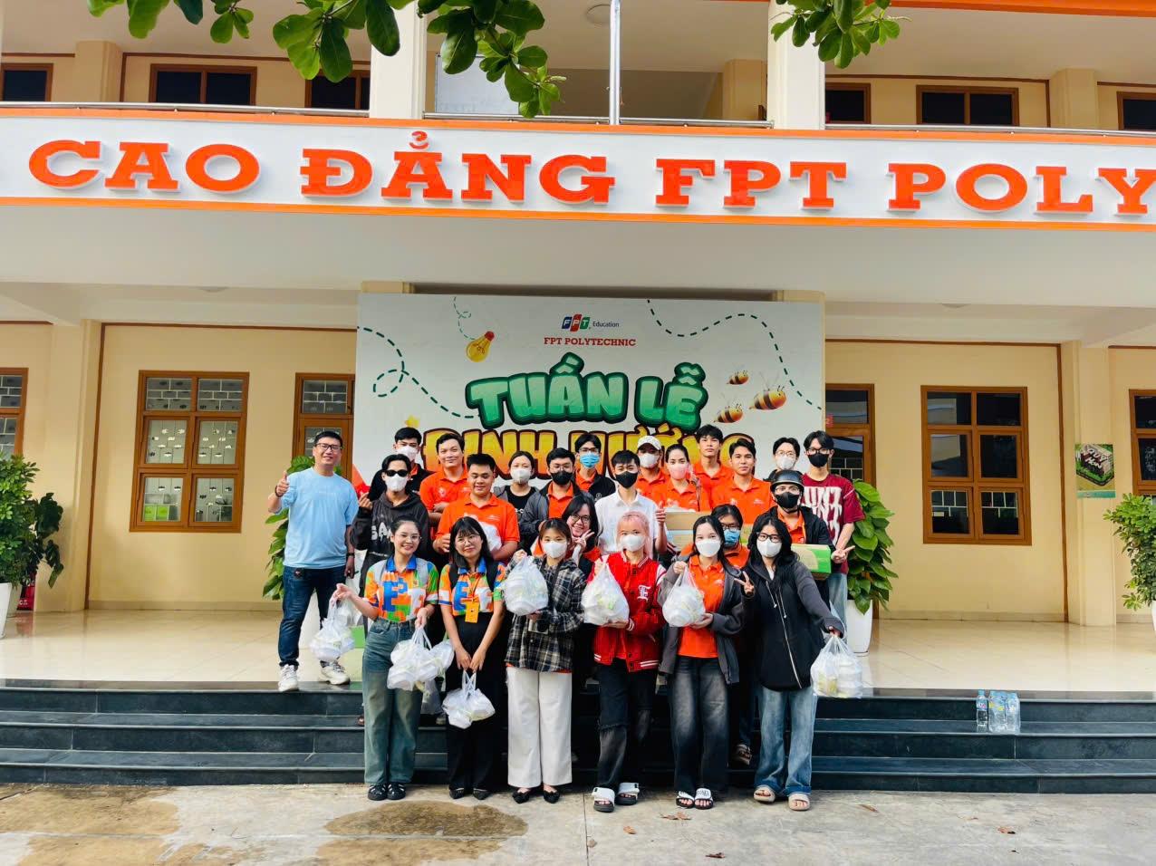 Sinh viên FPT Polytechnic Quy Nhơn gửi thương yêu vào những suất cơm tình nghĩa