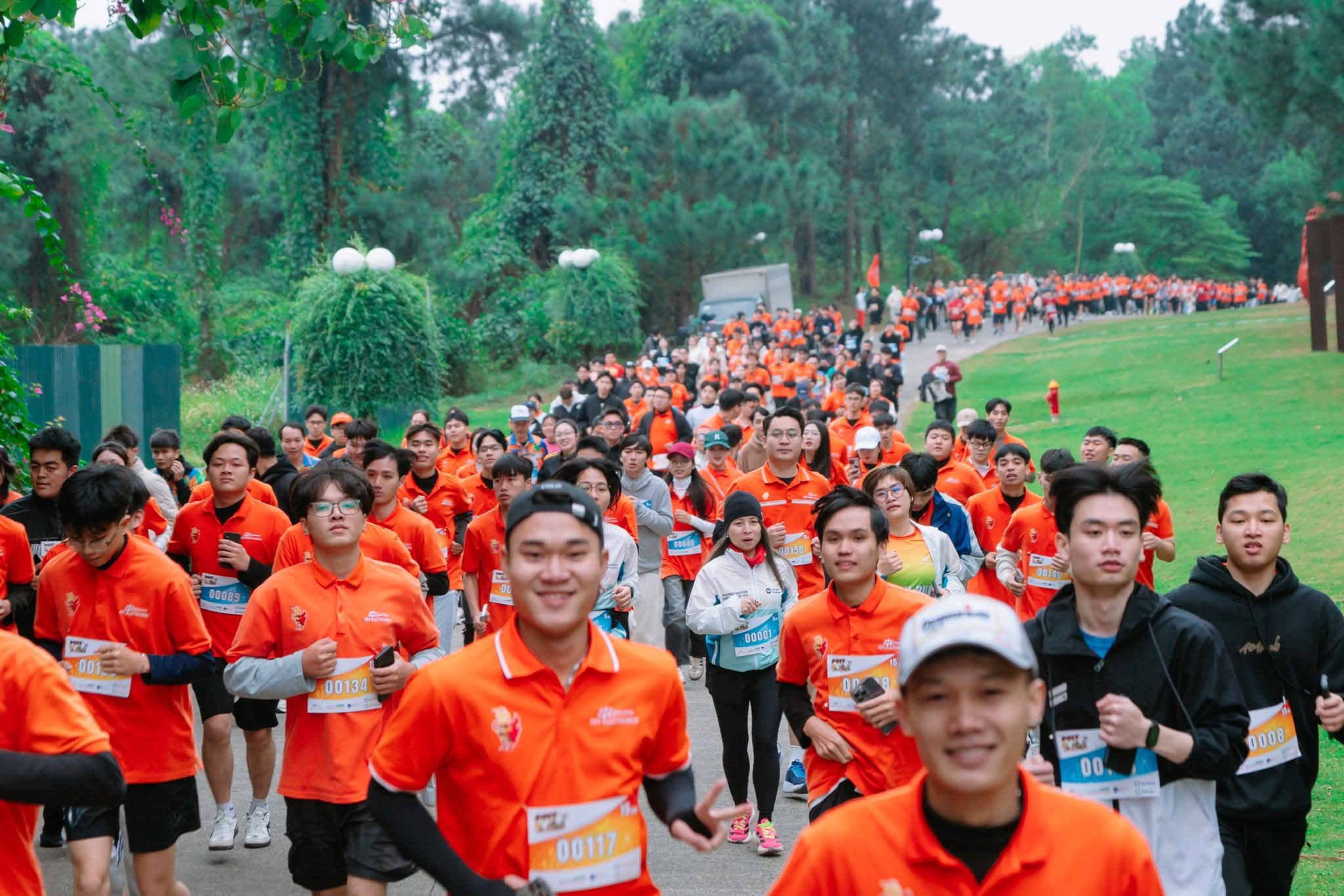 Không khí sôi động của phong trào chạy bộ tại FPT Polytechnic