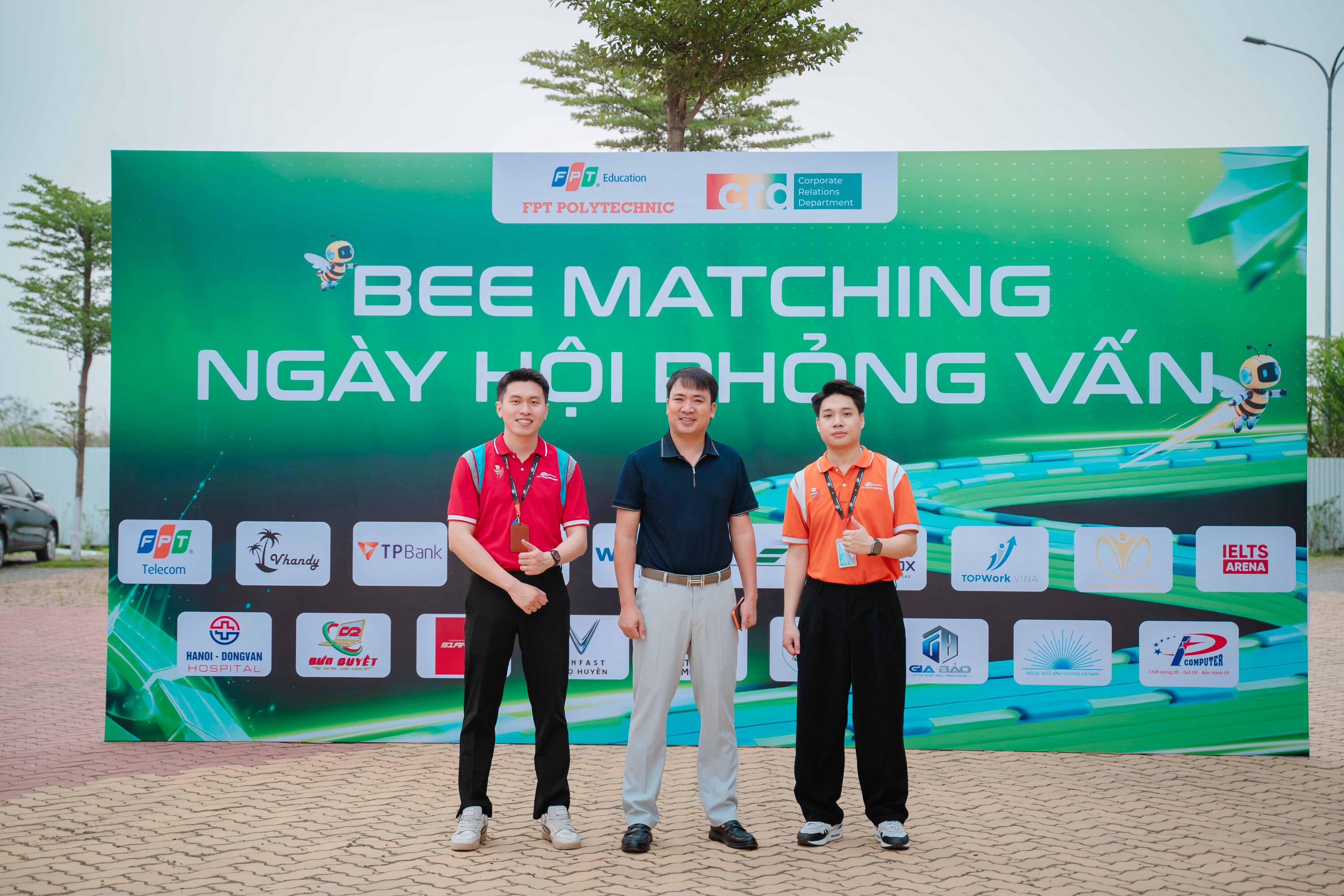 Doanh nghiệp và sinh viên kết nối trực tiếp tại ngày hội Bee Matching, mở ra nhiều cơ hội việc làm.