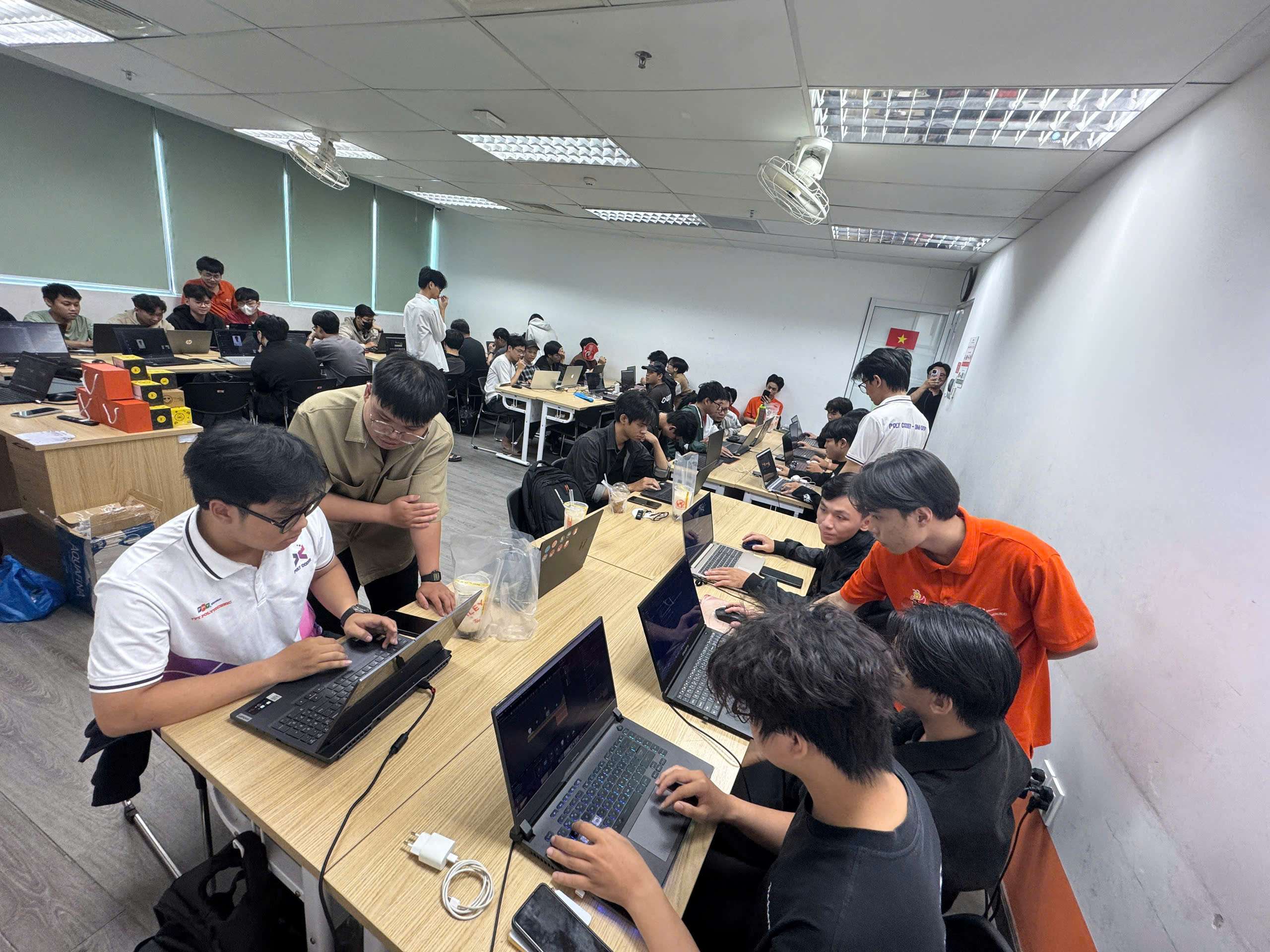 Vì sao nhiều bạn trẻ chọn lập trình web FPT Polytechnic? Câu trả lời nằm ở lộ trình rõ ràng và kỹ năng thực tế.