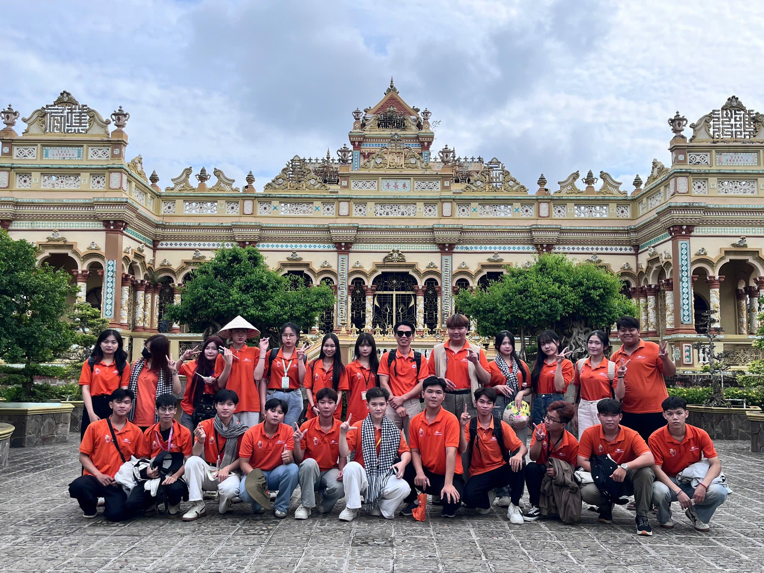 Tham quan Chùa Vĩnh Tràng, Cồn Phụng