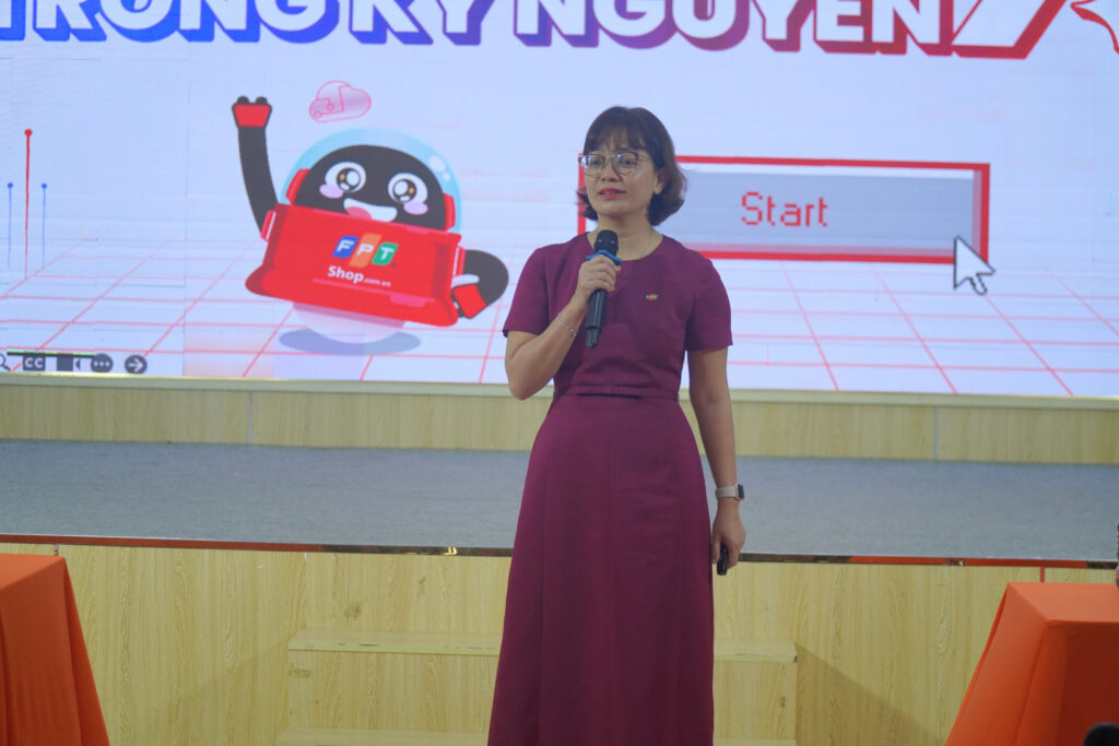 Chị Nguyễn Thị Hồng – Phó Giám đốc Nhân sự FPT Retail, Giám đốc Trung tâm Đào tạo FPT Shop