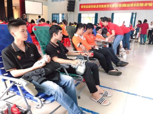 Hơn 80 sinh viên FPT Polytechnic Tây Nguyên cùng sẻ chia giọt máu hồng