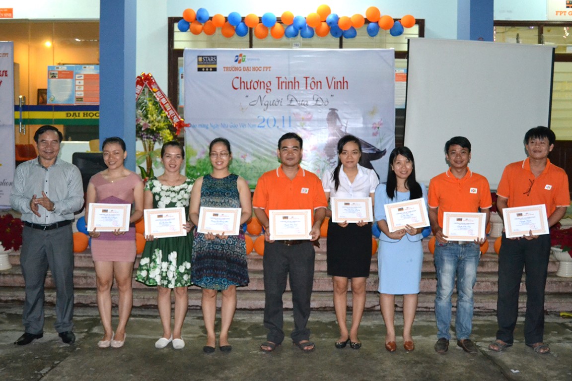 Các giảng viên FPT Polytechnic Đà Nẵng được vinh danh trong đêm Gala Teambuilding tri ân "Người đưa đò".