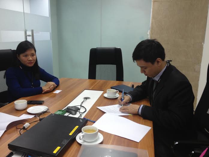 Anh Lã Ngọc Quang, Giám đốc Cao đẳng thực hành FPT Polytechnic Hà Nội ký thỏa thuận trong phát triển nguồn nhân lực với công ty Cổ phần Phần mềm Luvina.